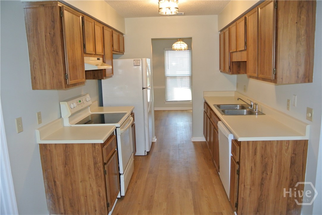 29 Rivers Bend Drive Savannah, GA 31406 - Photo 5 of 15 Unoccupied Kitchen