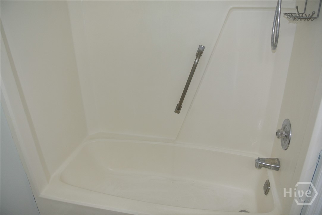 29 Rivers Bend Drive Savannah, GA 31406 - Photo 10 of 15 Master Bathroom 2