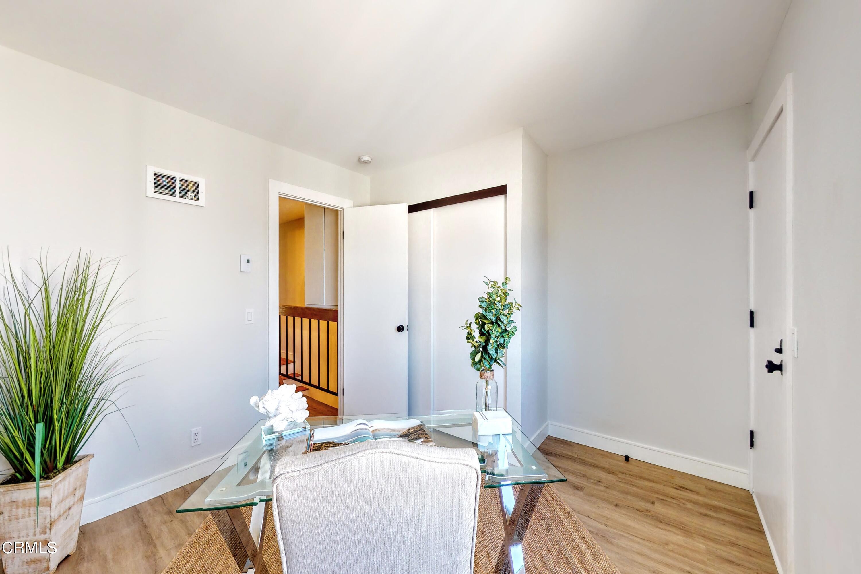 263 South Ventura Road, Unit 272 Port Hueneme, CA 93041 - Photo 27 of 40 a dining room with window