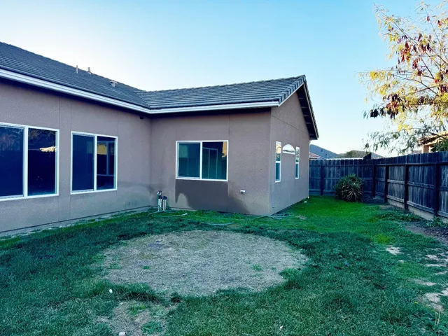 $429,000 | 510 Stonehaven Drive, Los Banos, CA 93635