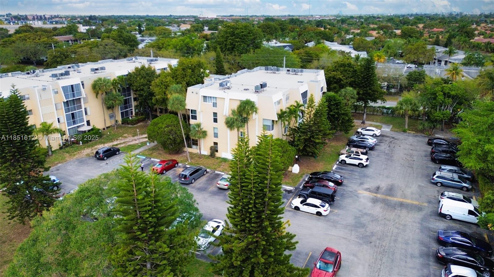 942 Northeast 199th Street, Unit 302 Miami, FL 33179 - Photo 22 of 23