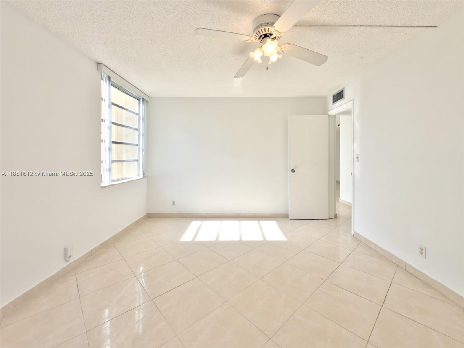 942 Northeast 199th Street, Unit 302 Miami, FL 33179 - Photo 9 of 23