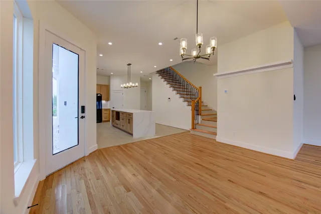 a view of a livingroom with a ceiling fan