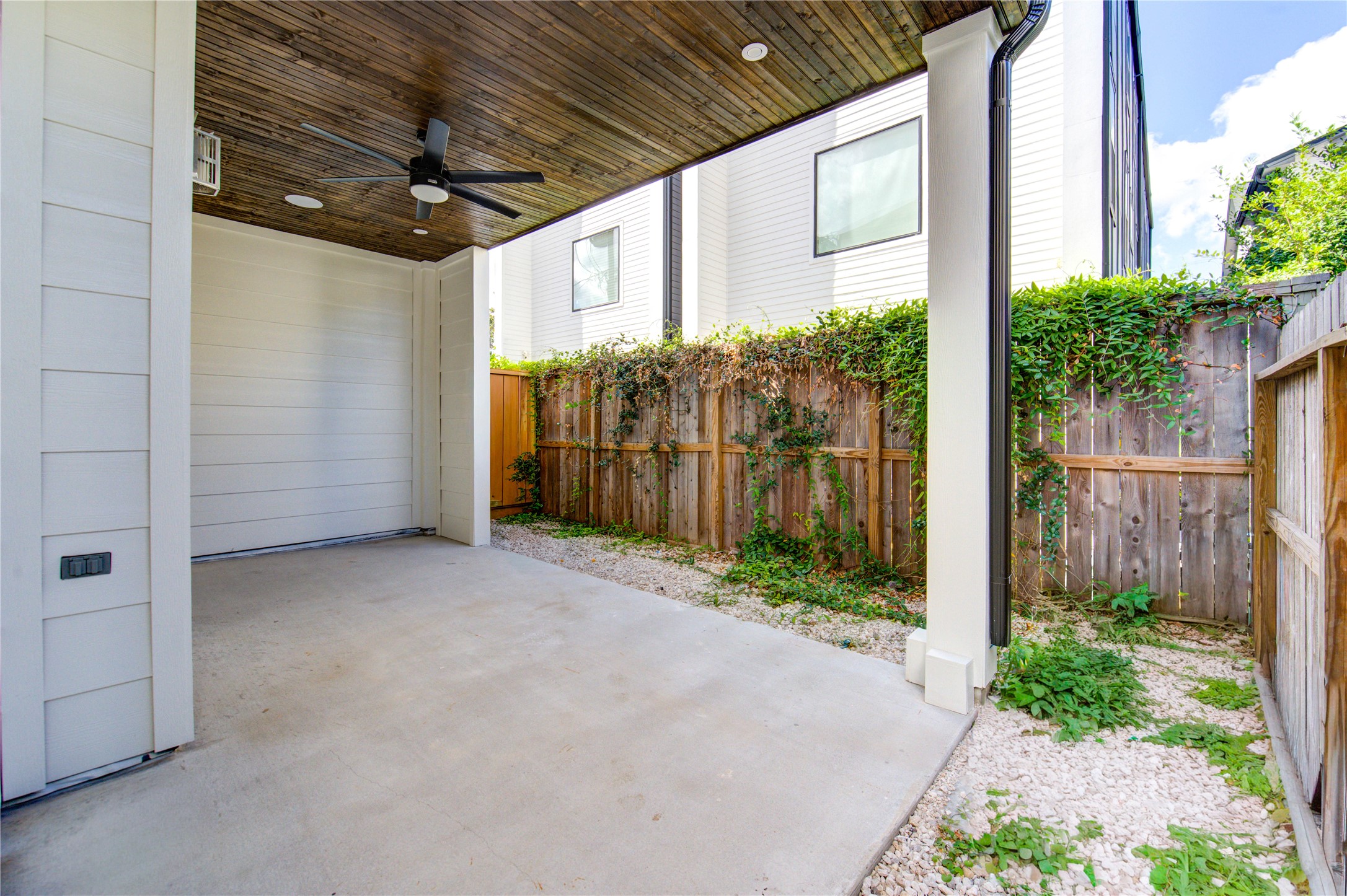 1810 Hazard Street, Unit A Houston, TX 77019 - Photo 44 of 47 a view of a house with potted plants