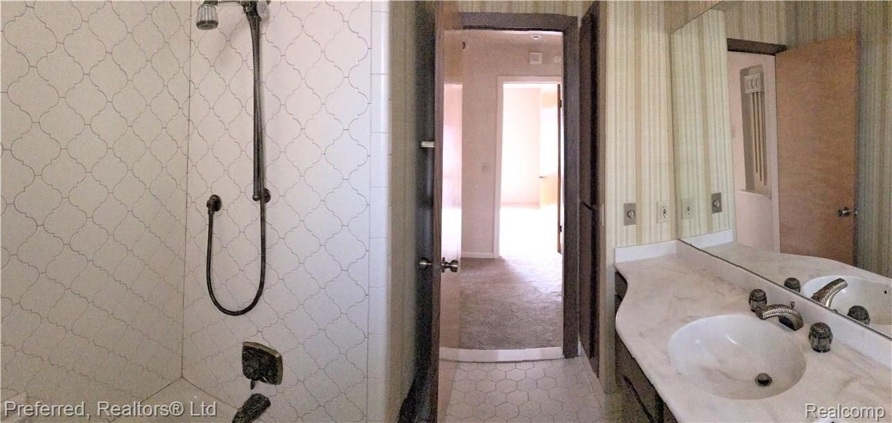 321 South Gulley Road Dearborn, MI 48124 - Photo 10 of 22 Gulley-9.jpg