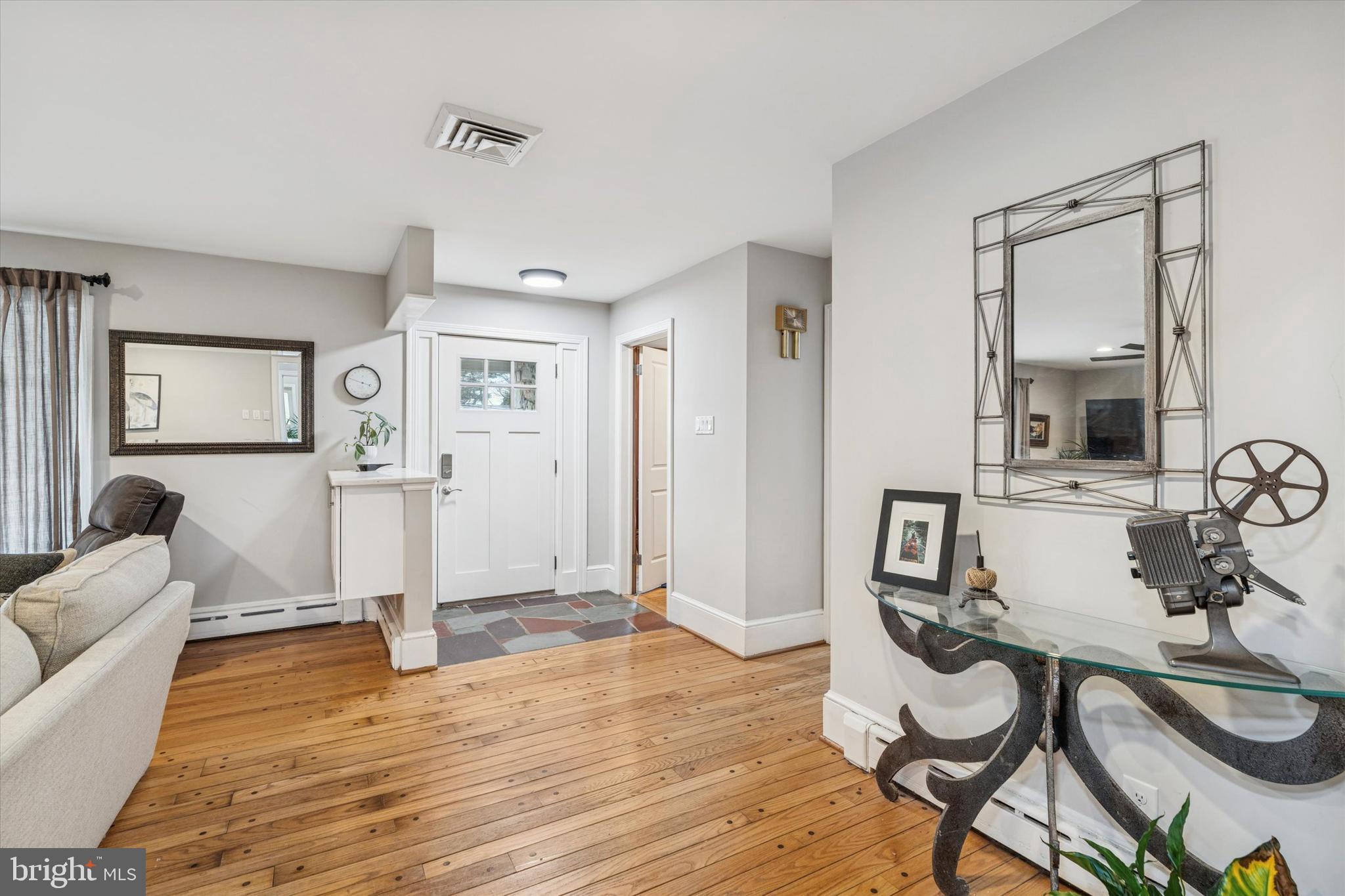 591 West Hoffecker Road Pottstown, PA 19465 - Photo 6 of 25 Entry way