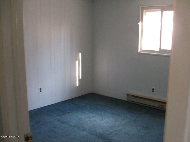 122 Autumn Road Dingmans Ferry, PA 18328 - Photo 4 of 7 bed1