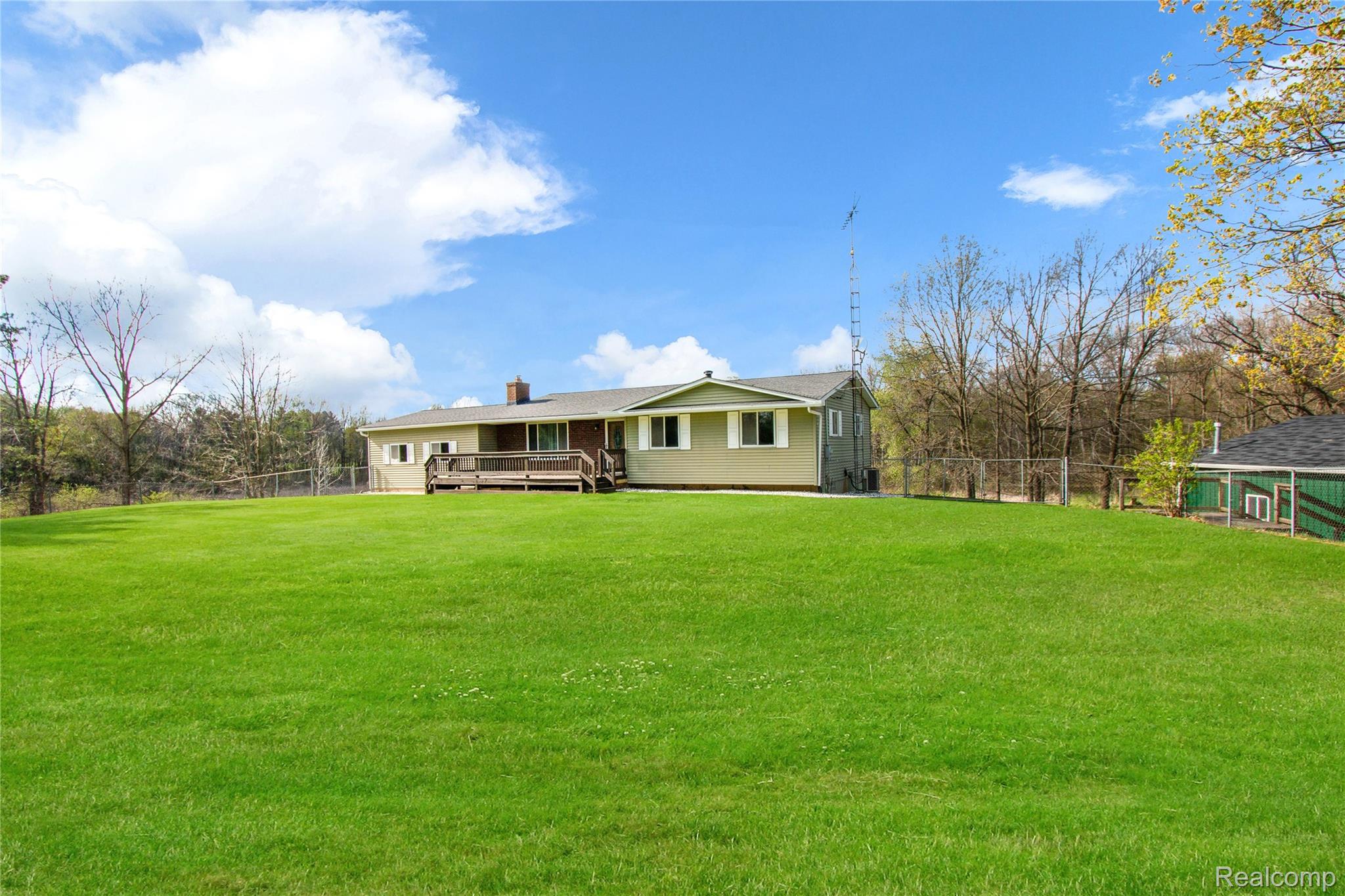 9093 Jordan Road Grand Blanc, MI 48439 - Photo 2 of 40 2.jpg
