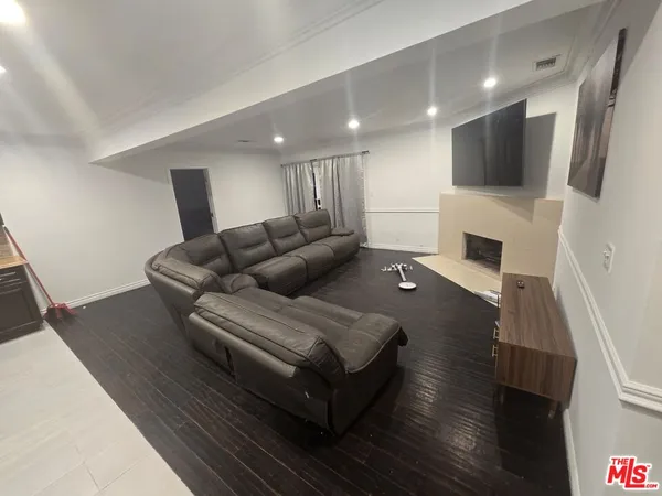 $6,675 | 19150 Topham Street, Tarzana, CA 91356