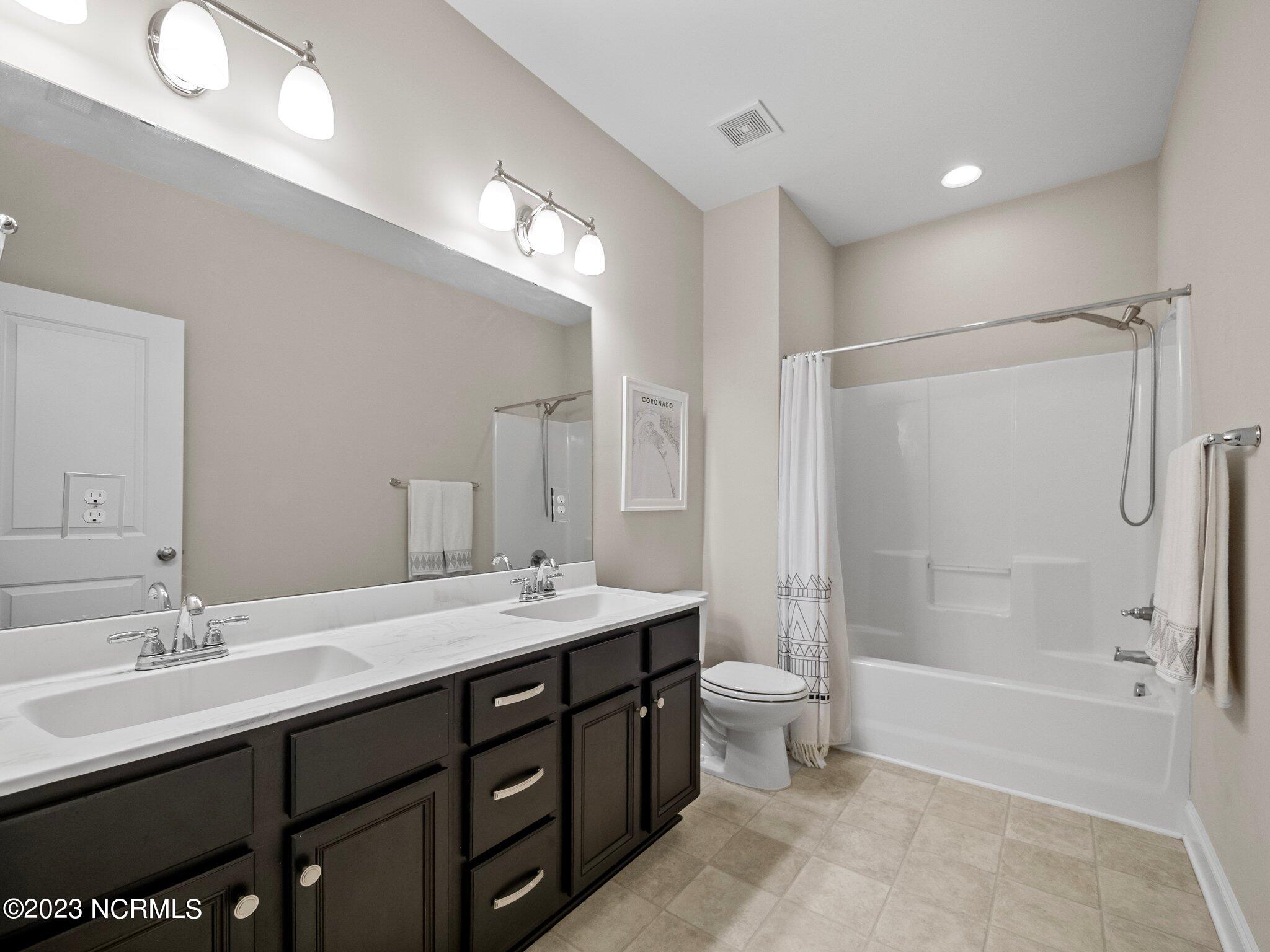 142 Poplar Branch Way Hampstead, NC 28443 - Photo 34 of 58 Full Guest Bath