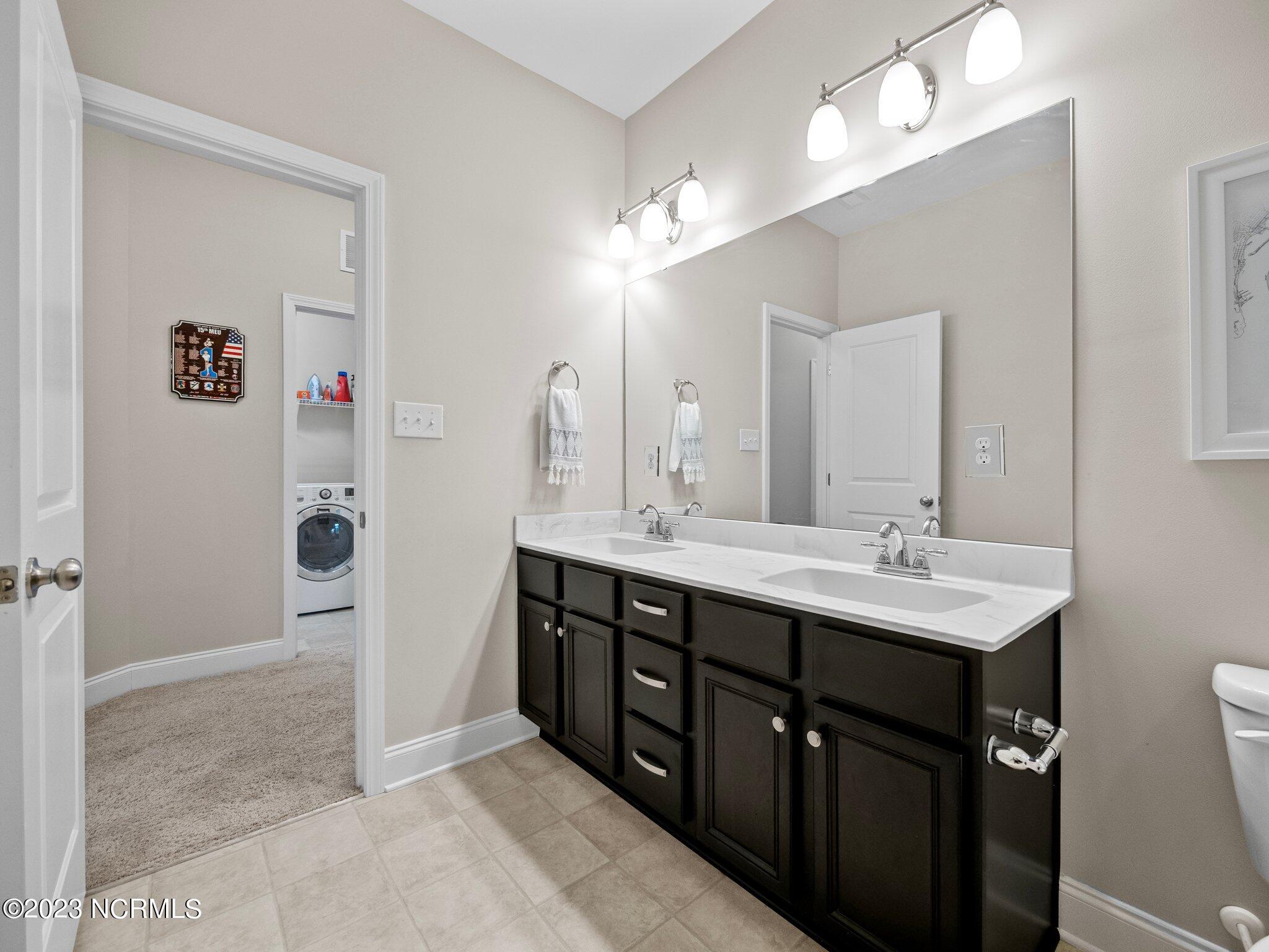 142 Poplar Branch Way Hampstead, NC 28443 - Photo 35 of 58 Full Guest Bath