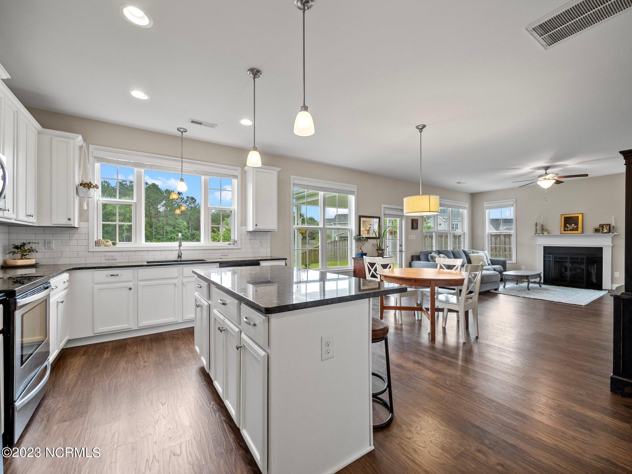 142 Poplar Branch Way Hampstead, NC 28443 - Photo 10 of 58 Kitchen