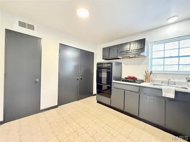 $1,050 | 9421 Sappington Road, Sunset Hills, MO 63126