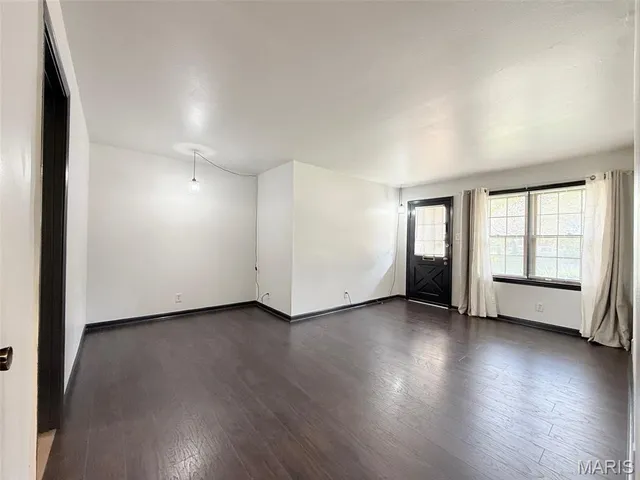 $1,050 | 9421 Sappington Road, Sunset Hills, MO 63126