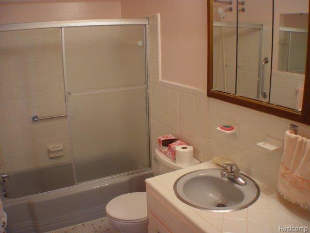 23300 Kelly Road, Unit 6 Eastpointe, MI 48021 - Photo 7 of 7 Bathroom