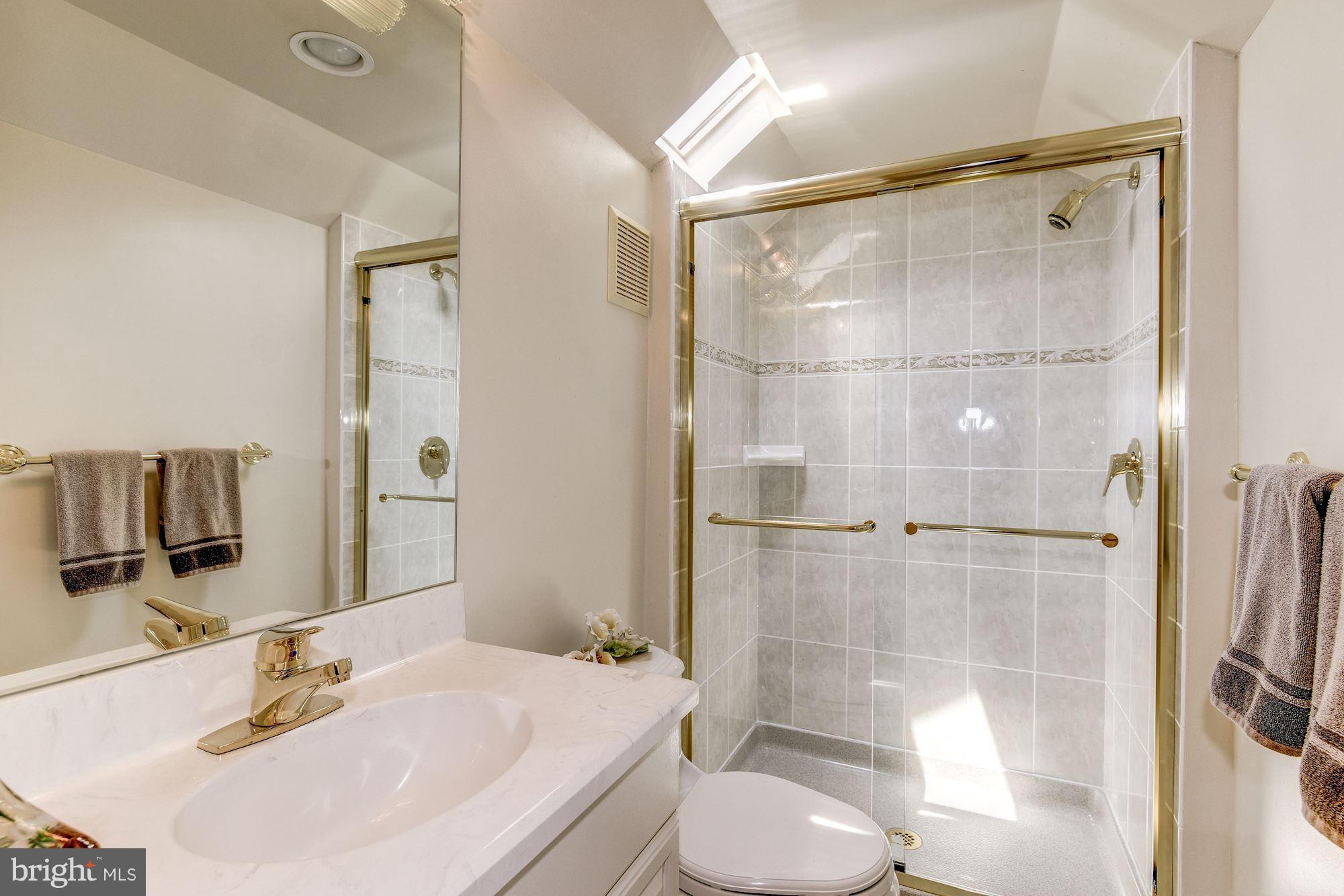 10918 Brent Road Potomac, MD 20854 - Photo 17 of 29 Bathroom #2