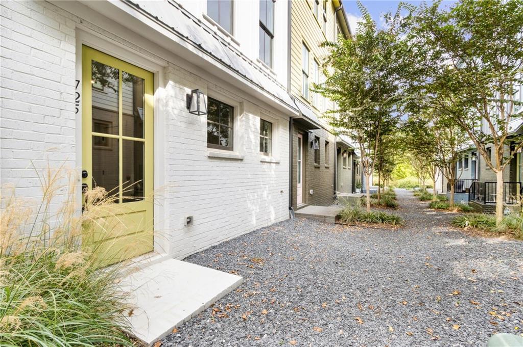 725 Perch Place Atlanta, GA 30312 - Photo 5 of 49