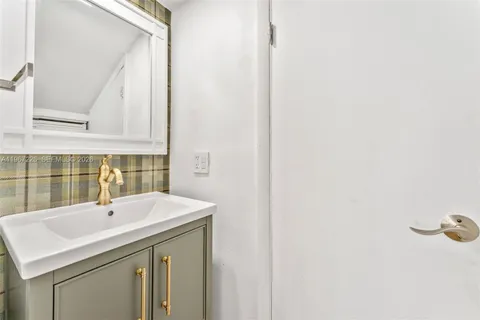 $1,890,000 | 3951 Park Drive, Miami, FL 33133