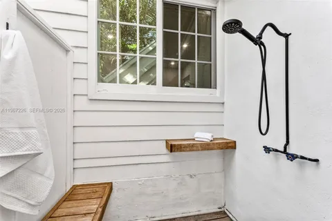 $1,890,000 | 3951 Park Drive, Miami, FL 33133