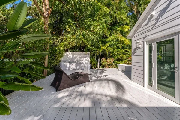 $1,750,000 | 3951 Park Drive, Miami, FL 33133