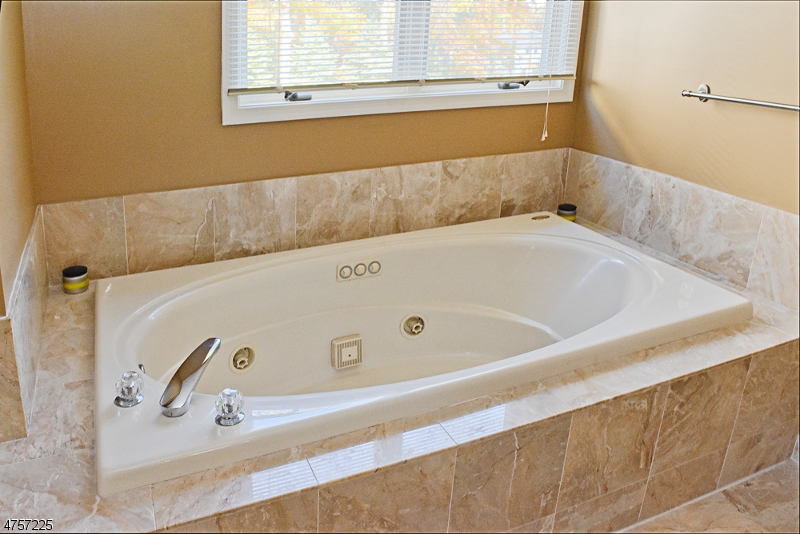 4 Cedar Gate Road Denville, NJ 07834 - Photo 12 of 25