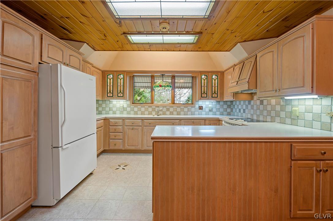 3595 Oak Ridge Drive Slatington, PA 18080 - Photo 6 of 20 Brightly Lit Kitchen with Under-Cabinet Lighting