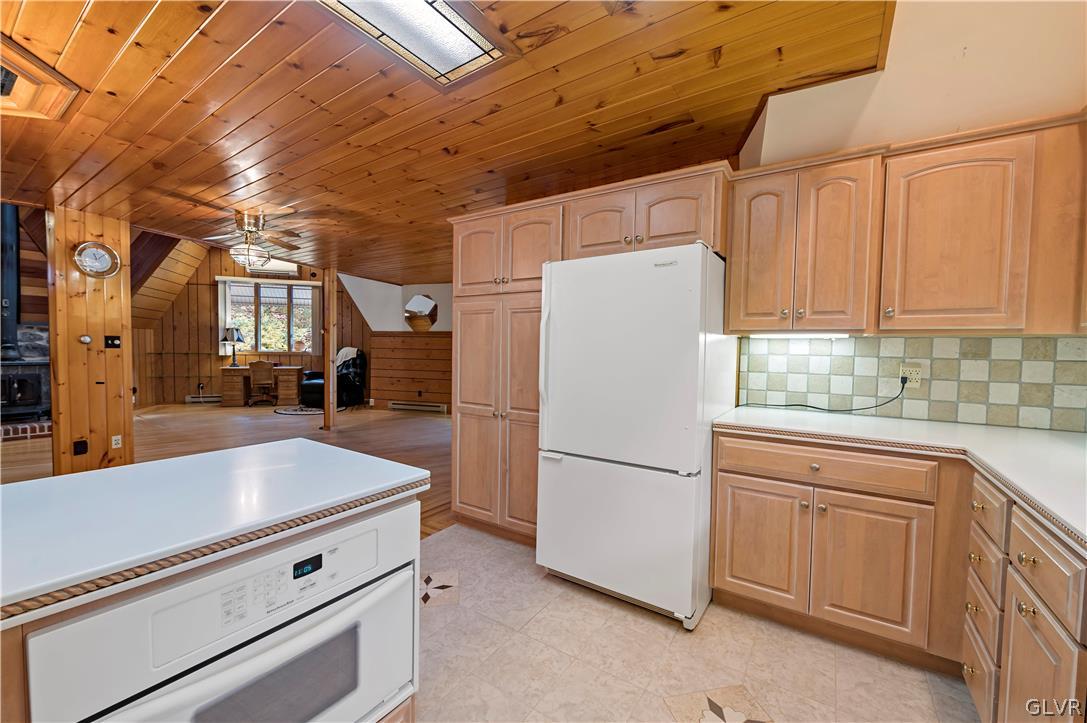 3595 Oak Ridge Drive Slatington, PA 18080 - Photo 7 of 20 A Kitchen Perfect for Entertaining