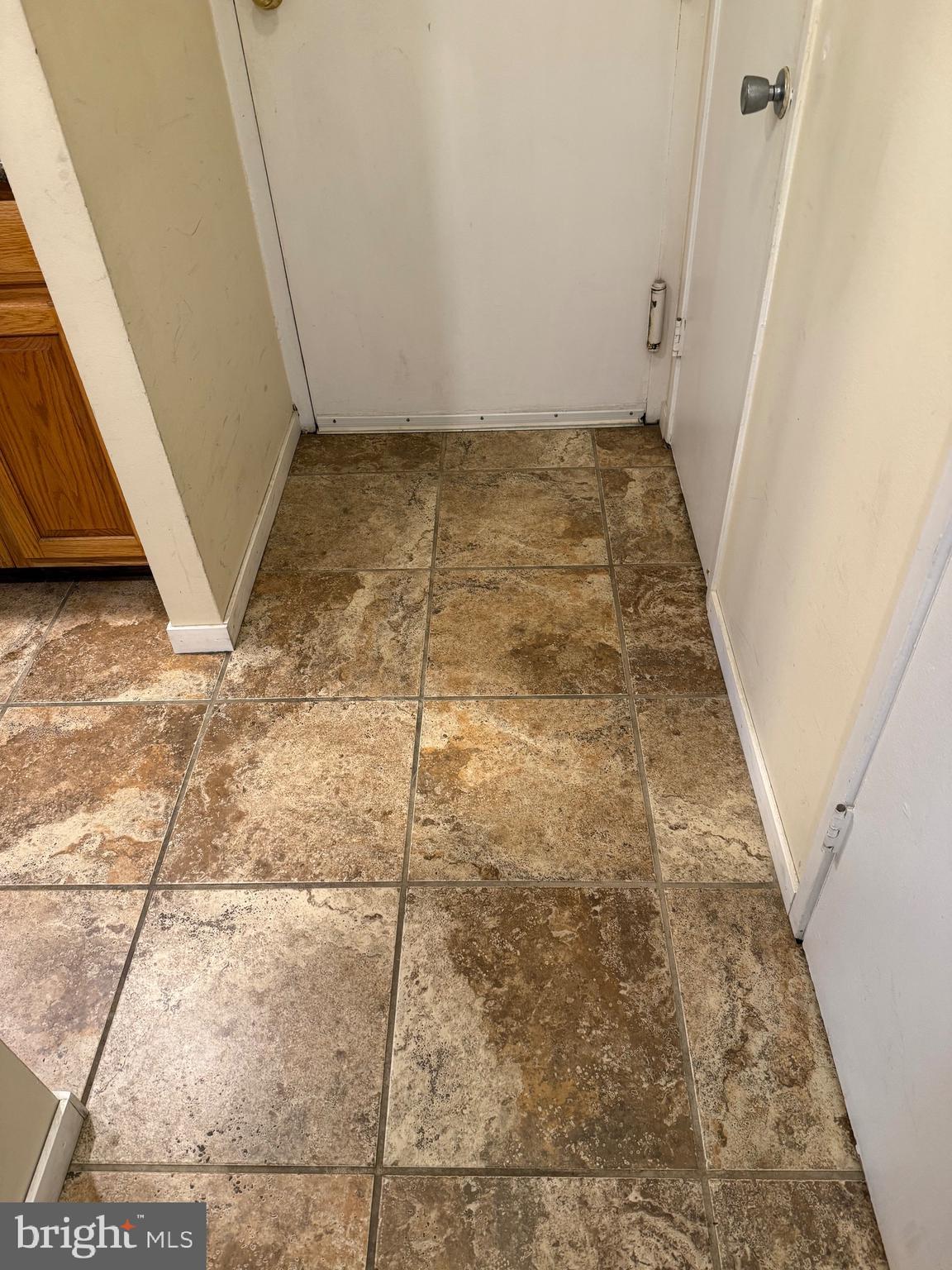 531 Florida Avenue, Unit 104 Herndon, VA 20170 - Photo 19 of 46 a view of room