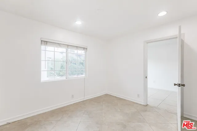 a view of a livingroom with a gallery