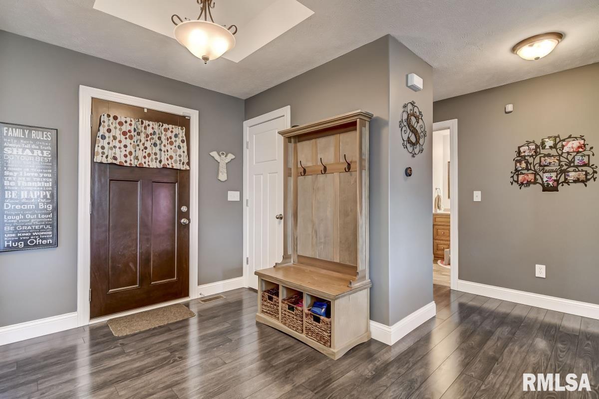 404 Sawmill Court Rochester, IL 62563 - Photo 4 of 36