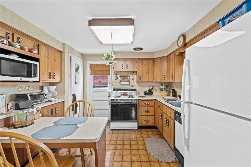 4324 Glen Lytle Road Pittsburgh, PA 15217 - Photo 11 of 24 Gallery Image 11