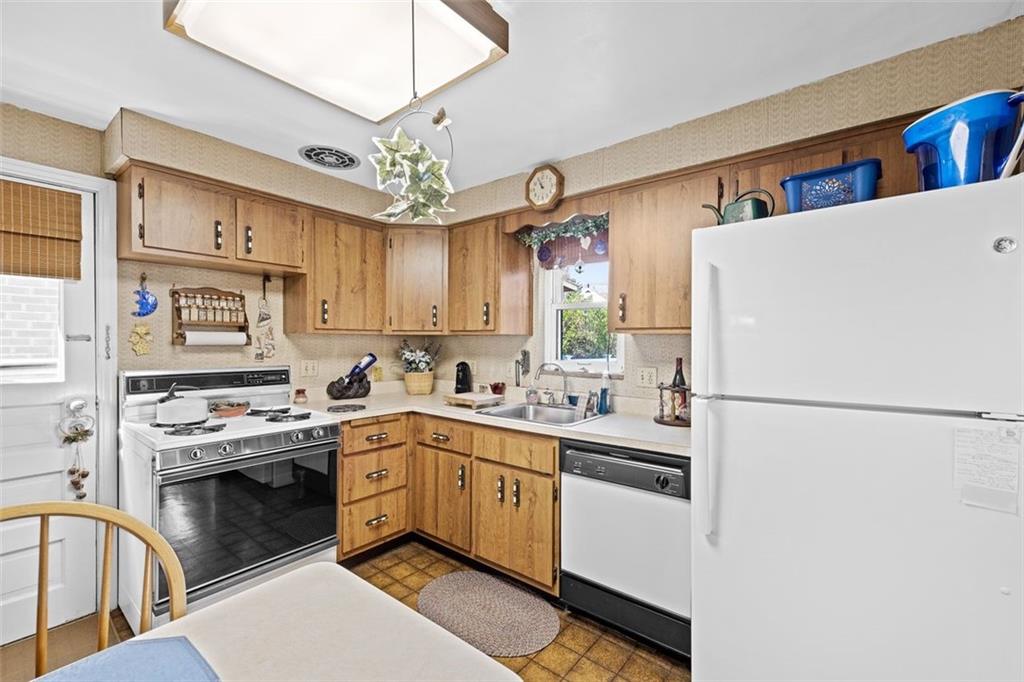 4324 Glen Lytle Road Pittsburgh, PA 15217 - Photo 12 of 24 Gallery Image 12