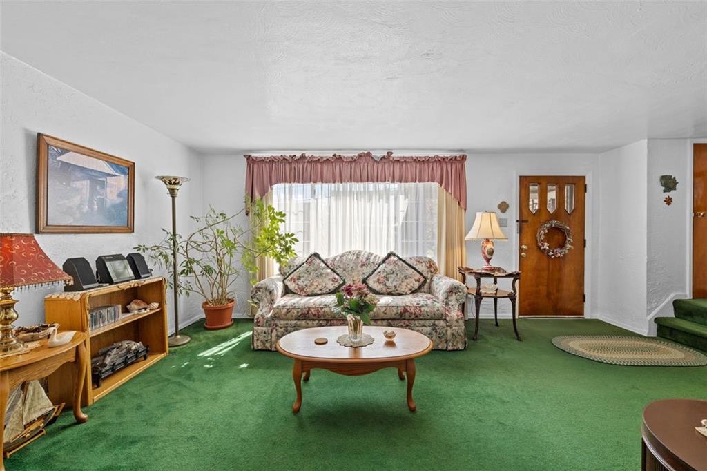 4324 Glen Lytle Road Pittsburgh, PA 15217 - Photo 4 of 24 Gallery Image 4