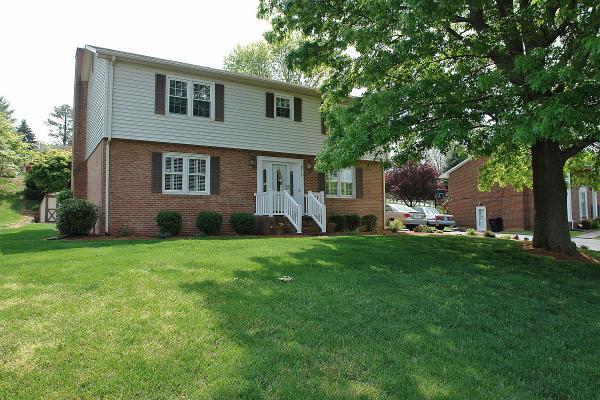 6719 Stonington