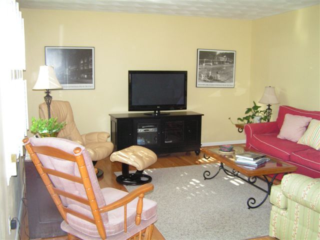 6713 Stonington Road Roanoke, VA 24019 - Photo 13 of 32 Living Room