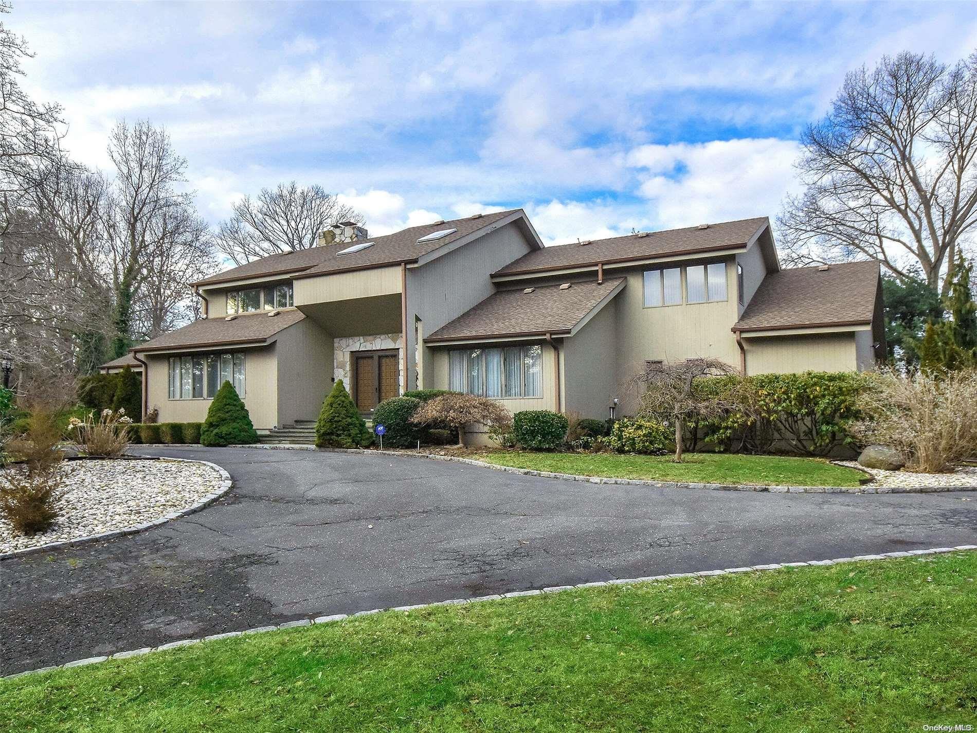 11 West Gate Road Port Washington, NY 11050 - Photo 1 of 1