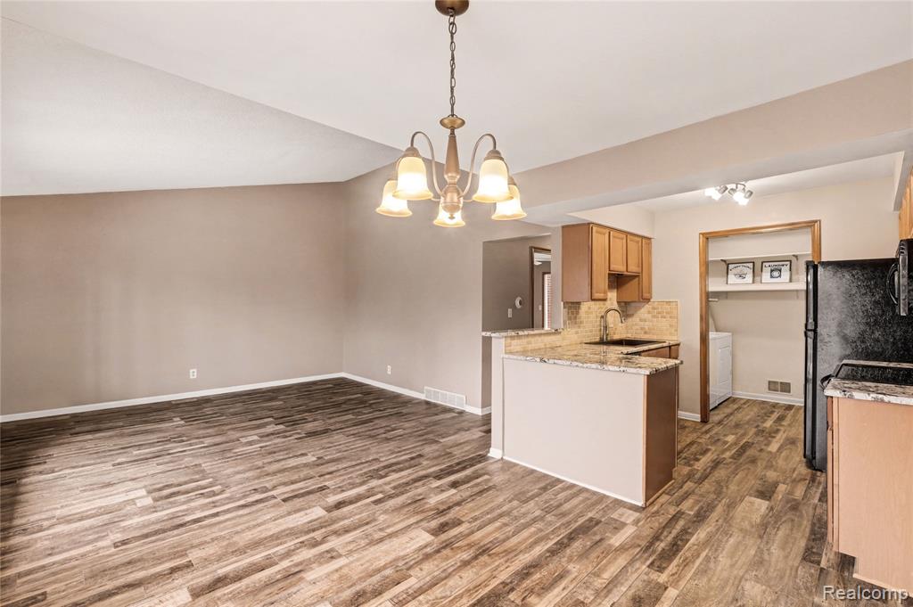210 Mary Street Flushing, MI 48433 - Photo 3 of 22
