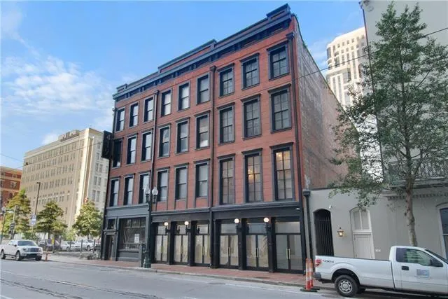 $2,300 | 419 Carondelet Street, Unit 203, New Orleans, LA 70139