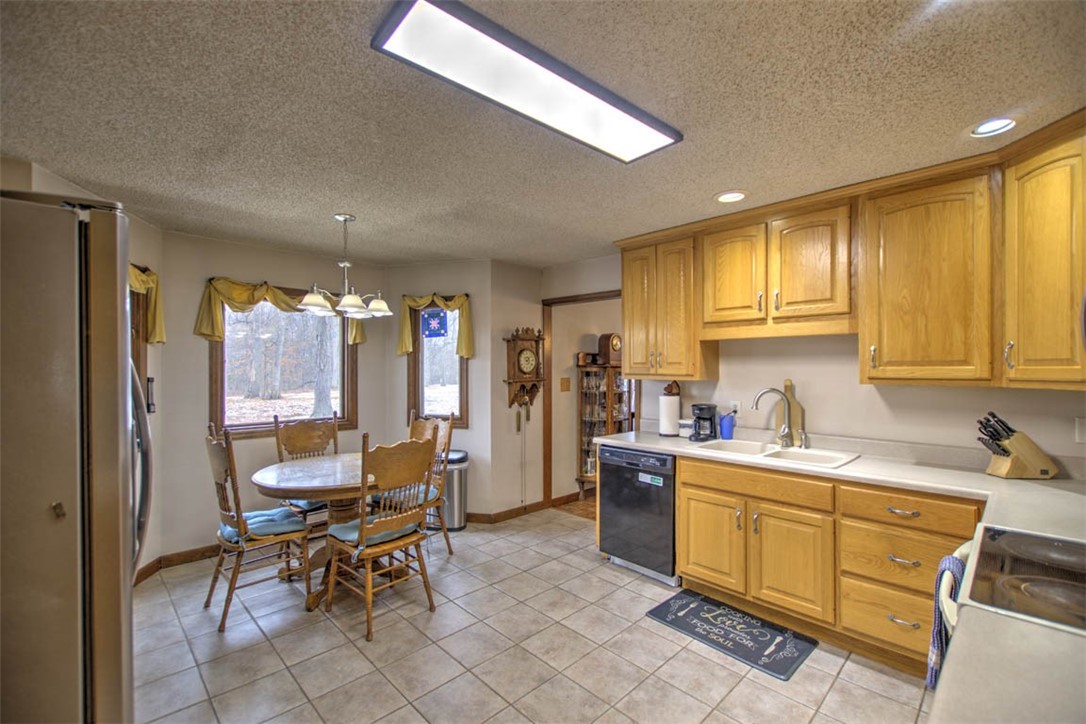 4552 North Prairie View Road Argenta, IL 62501 - Photo 14 of 28 Kitchen