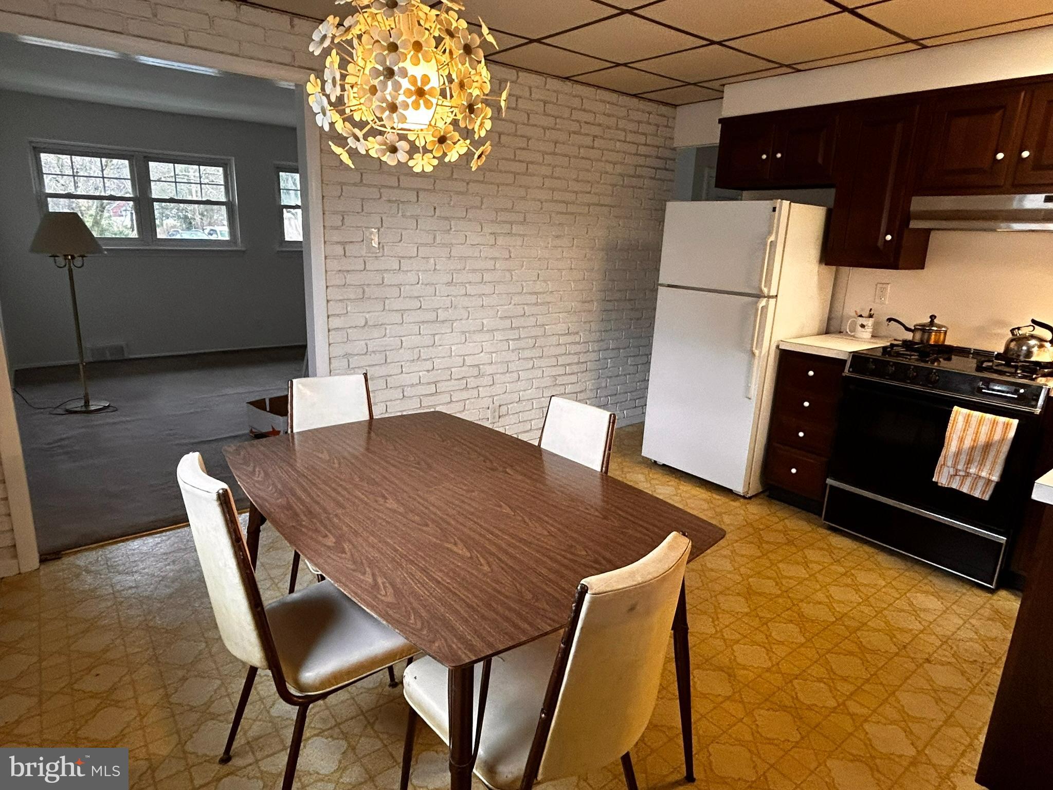 1000 Dale Road Secane, PA 19018 - Photo 11 of 32 Breakfast Table / Kitchen