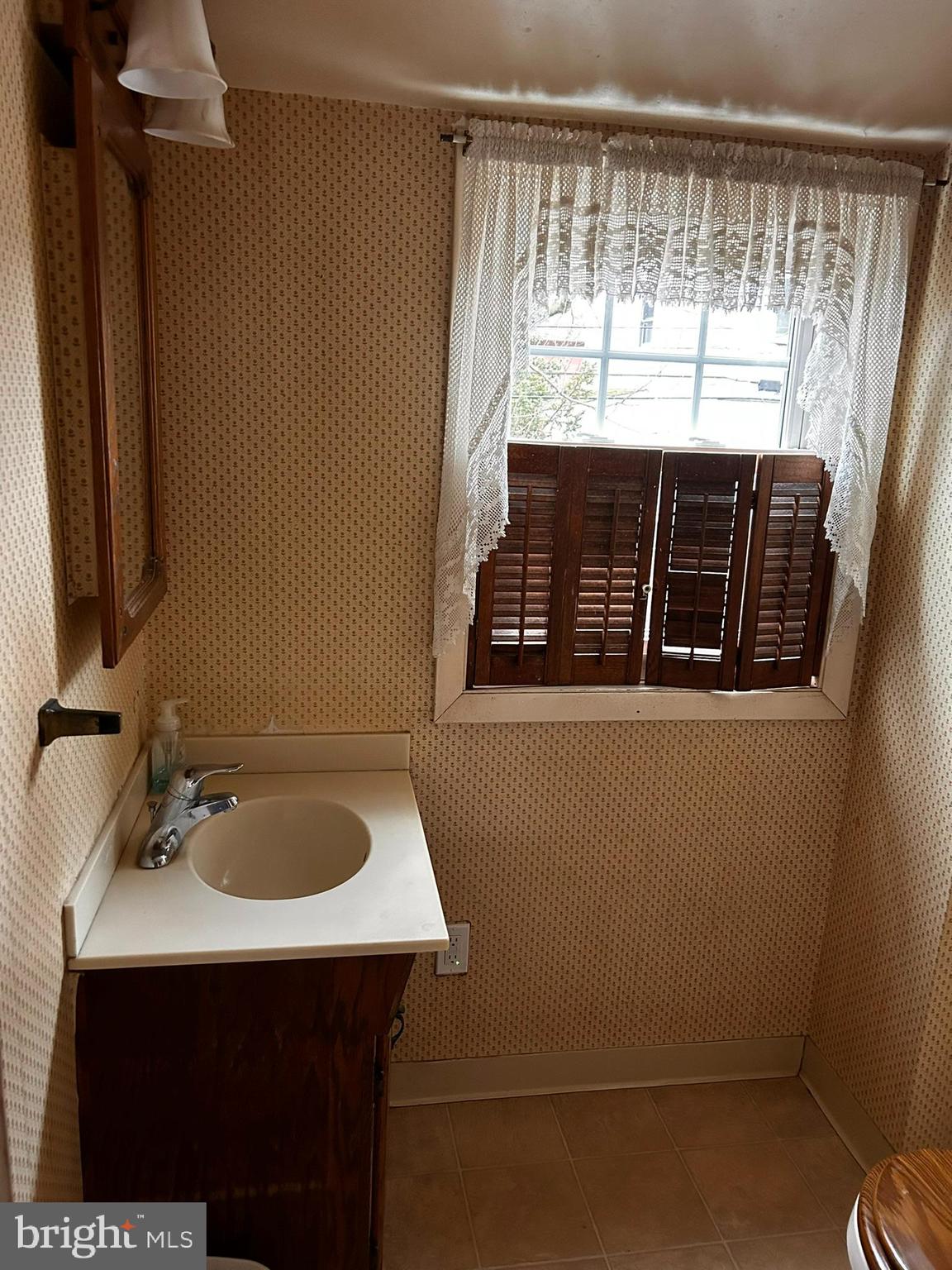 1000 Dale Road Secane, PA 19018 - Photo 12 of 32 Second Floor Half Bath