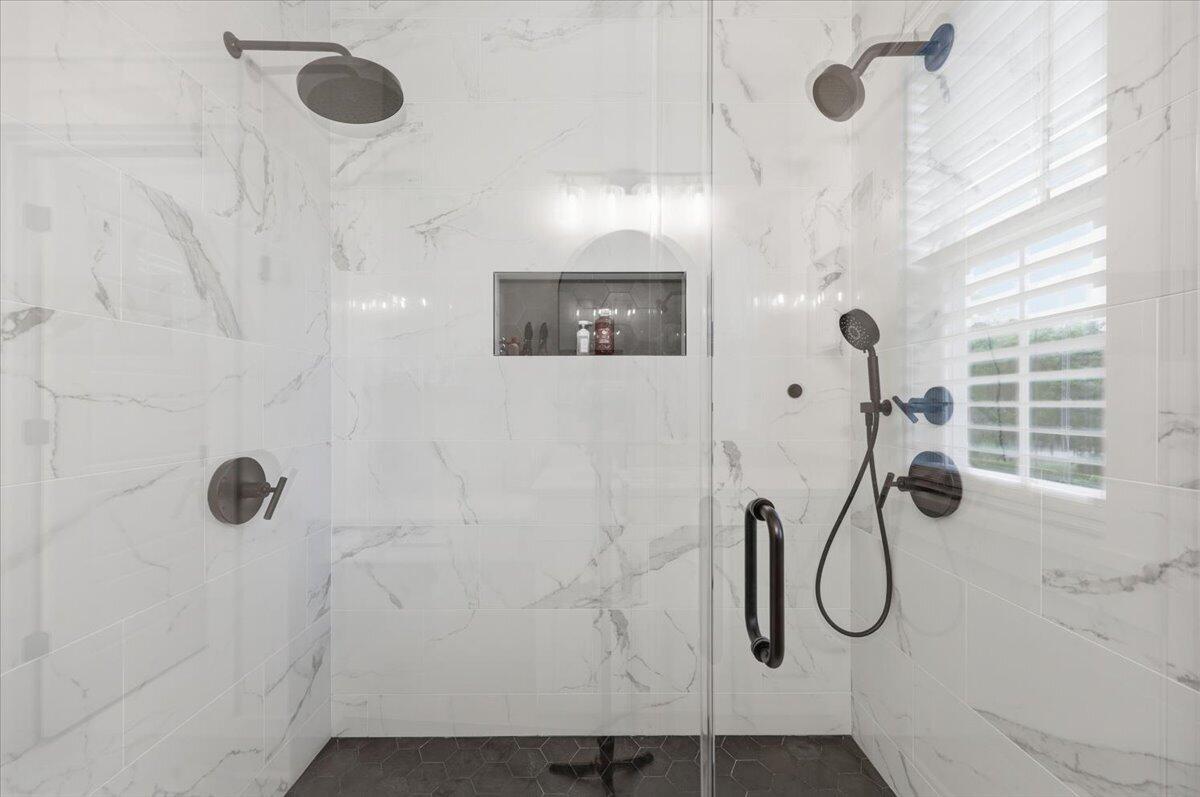 532 Fleming Road Charleston, SC 29412 - Photo 23 of 46 23-Primary Shower