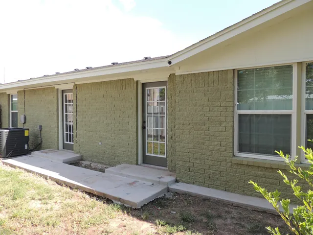 $329,900 | 501 North Irving Street, Hereford, TX 79045