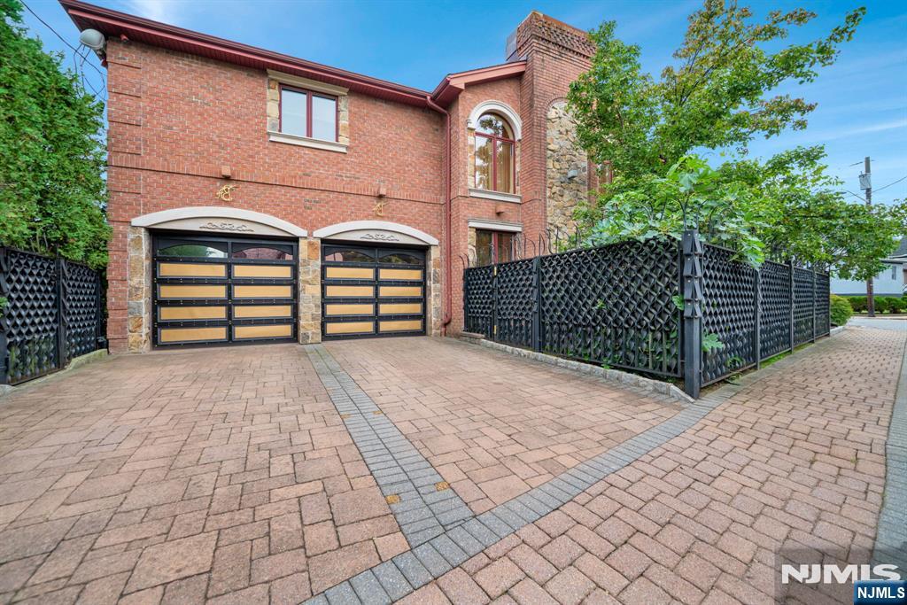 1088 Dearborn Road Fort Lee, NJ 07024 - Photo 4 of 49 Gallery Image 4
