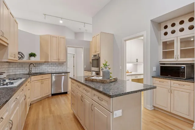 $674,900 | 11984 St Albans Hollow Drive, Minnetonka, MN 55305