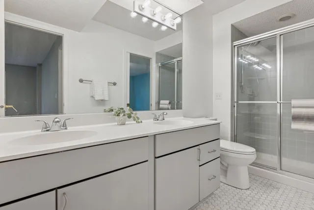 $674,900 | 11984 St Albans Hollow Drive, Minnetonka, MN 55305