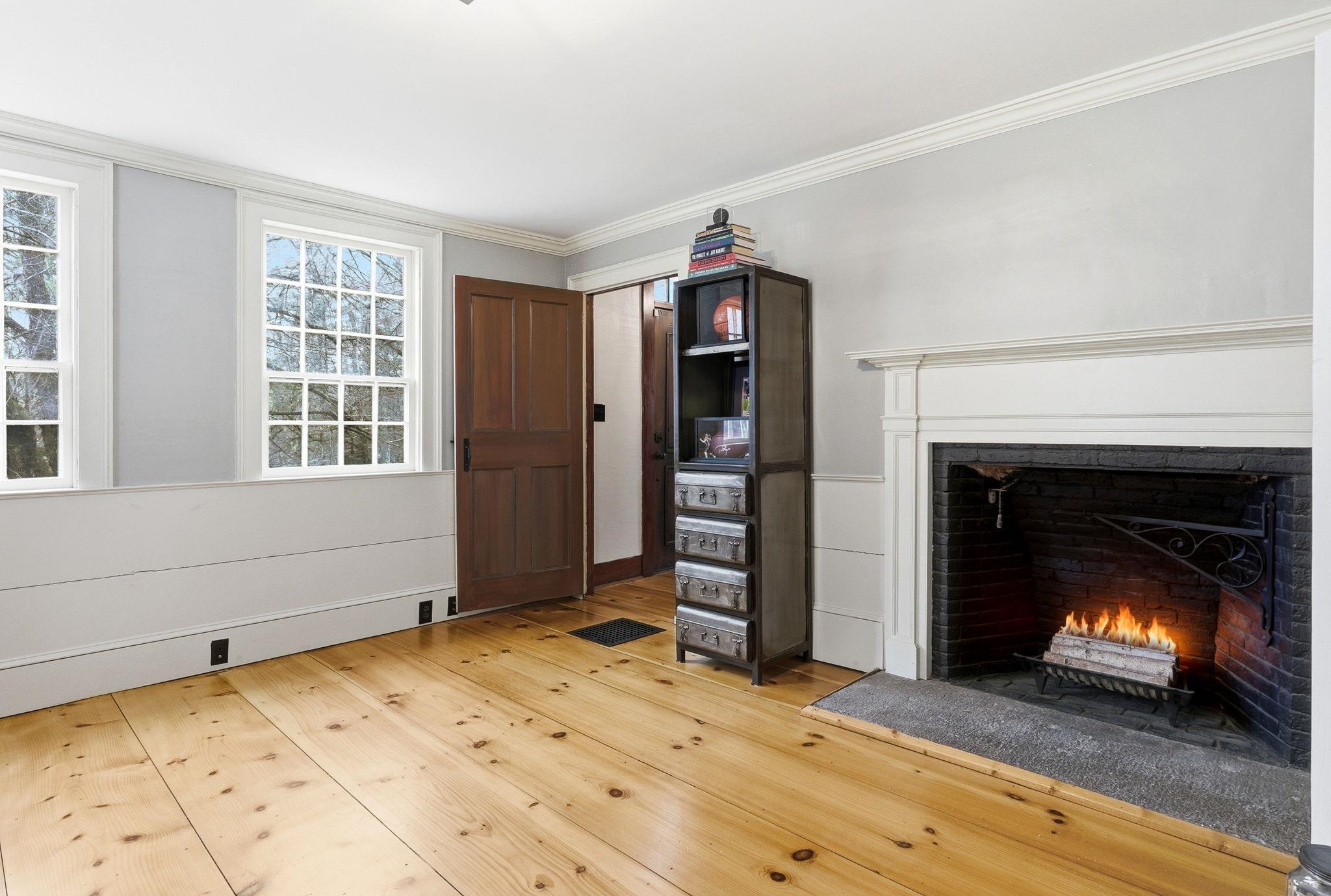 23 Old Manchester Road Amherst, NH 03031 - Photo 13 of 60