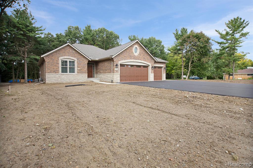 70131 Romeo Orchard Drive Romeo, MI 48065 - Photo 2 of 32