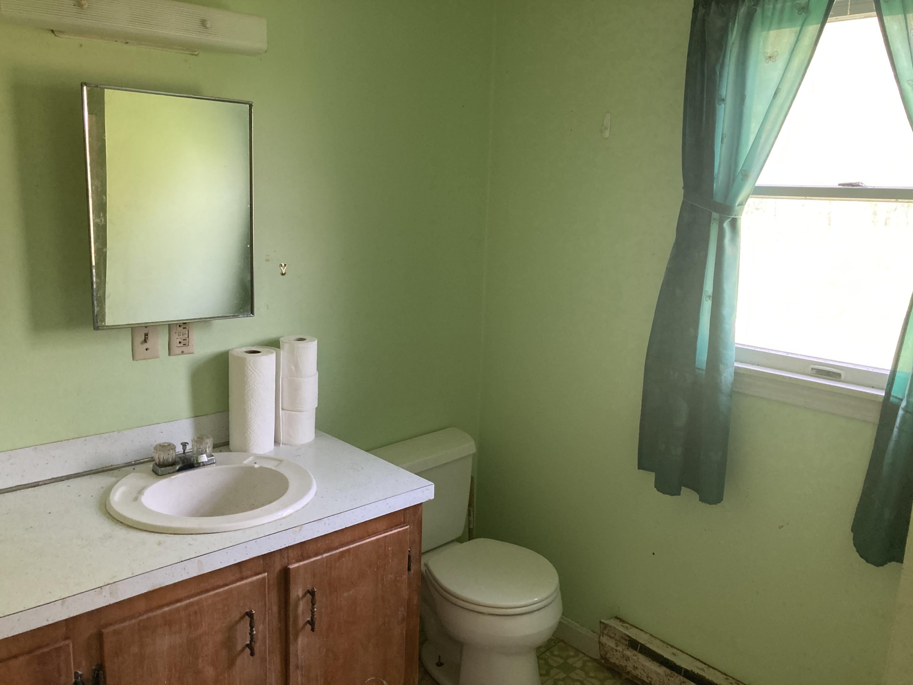 33 Highland Cliff Road Windham, ME 04062 - Photo 15 of 19 bathroom