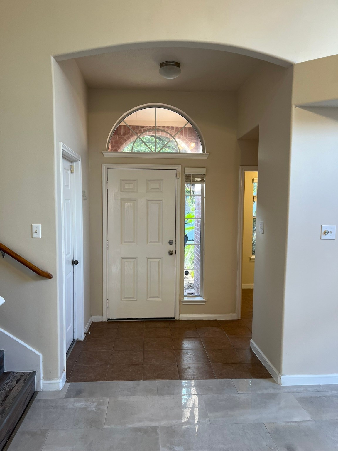 21650 Falvel Sunset Court Spring, TX 77388 - Photo 3 of 39 Entrance - to living room